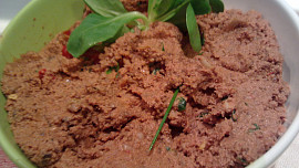 Pomazánka z kuřecích  jatýrek  s pikantní příchutí