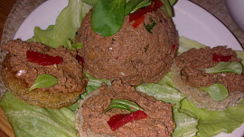 Pomazánka z kuřecích  jatýrek  s pikantní příchutí