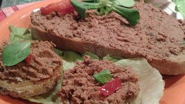 Pomazánka z kuřecích  jatýrek  s pikantní příchutí