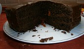 Sachrův dort s meruňkovou zavařeninou