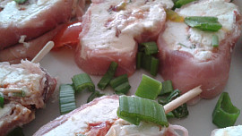 Sýrové terčíky se sušenými rajčaty a ostřejším krémem