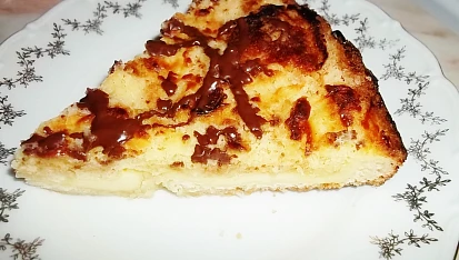 Tvarohový koláč trošku jinak, uříznutý klín...