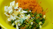 Vaječná pomazánka s římským salátem, mrkví a okurkou
