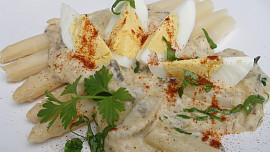 Vajíčka s chřestovo - žampionovou omáčkou