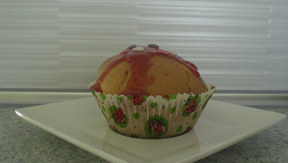 Vanilkové muffiny s jahodovou polevou