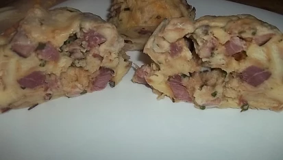 Velikonoční nádivkové knedlíky, rozpůlený knedlík...