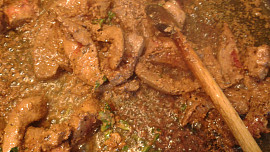 Vepřové restované  játrové nudličky v jemné marinádě