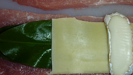 Vepřové závitky s medvědem a dvěma sýry