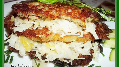 Vrstvené bramboráky s kyselým zelím a uzeným masem, Vrstvené bramboráky s kyselým zelím a uzeným masem