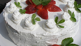 Zatočený jahodovo kefírový dort