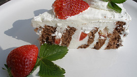 Zatočený jahodovo kefírový dort