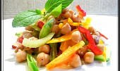 Zeleninový salát s cizrnou