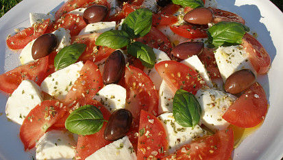 Caprese salát