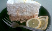 Citronový cheesecake (moc se mi nepovedl řez,ten spodek je dost tvrdý,asi jsem sušenky dost napěchovala,tak se dost špatně krájel,ale jinak je vynikající....)