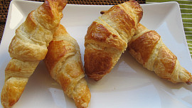 Domácí máslový croissant