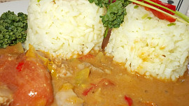 Drůbeží játra na řapíkatém celeru a jiné barevné zelenině