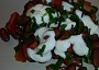 Fazolový salát s medvědem, rajčaty  a pažitkou