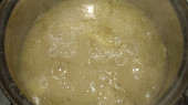 Hluchavková polévka, Brambor, pórek a cibuli vaříme do měkka ve vývaru