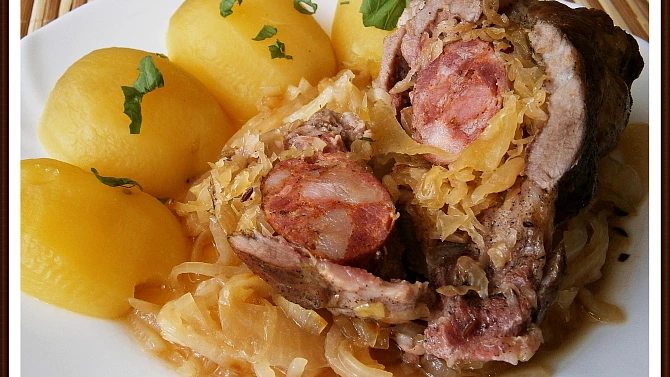 Krkovička plněná v cibuličce pečená, Krkovička plněná v cibuličce pečená