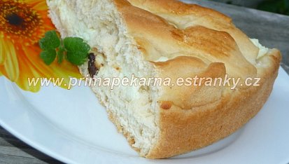 Kynutý mřížkový koláč s tvarohem