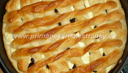 Kynutý mřížkový koláč s tvarohem