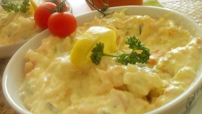 Lehký,  svěží mrkvovo-kedlubnový salátek  se sýrem
