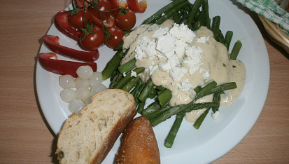 Marinovaný zelený chřest sypaný parmezánem
