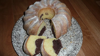 Mramorová bábovka se smetanou