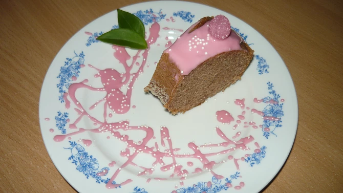 Perníková bábovka s jahodovým přelivem