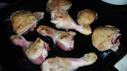 Prvomájové provensálské kuře, kuře opečeme po obou stranách...