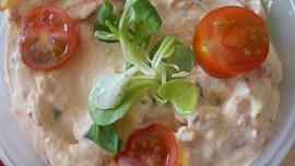 Rychlá pomazánka z Lučiny, tvarohu, rajčátek a jiné zeleniny