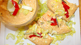 Šprotová pomazánka s křenem, tvarohem a celerem