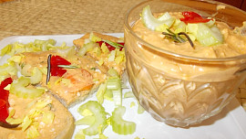 Šprotová pomazánka s křenem, tvarohem a celerem