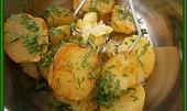Šťouchané brambory zase jinak (můžete přidat plátek másla,nebo osmaženou slaninu s cibulí)
