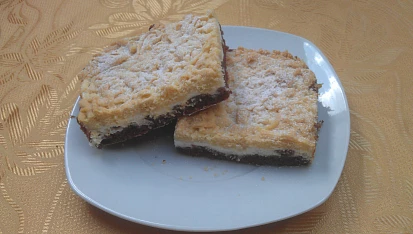Strouhaný dvoubarevný koláč