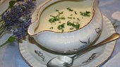 Tradiční francouzská polévka Vichyssoise