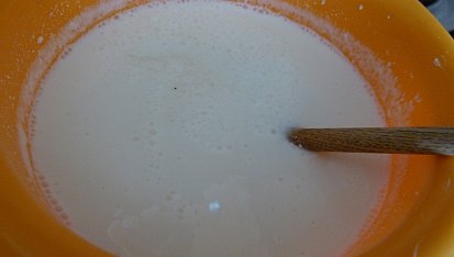 Tvarohová houbovka, rozmíchaný tvaroh