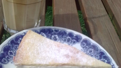 Tvarohovo-šlehačkový dort s brusinkami