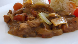 Vepřové maso s bambusovými výhonky, zázvorem a houbami