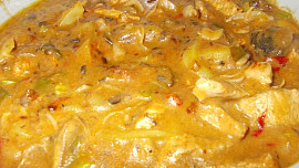 Vepřové maso s bambusovými výhonky, zázvorem a houbami