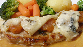 Vepřové plátky se sušenými meruňkami