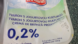 Chutný salát s vejci, kapary a sladkokyselou zeleninkou