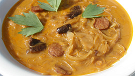 Zelňačka se sušenými švestkami