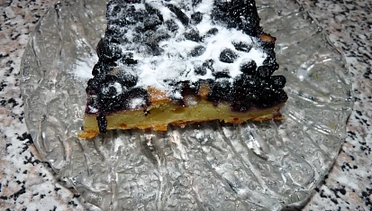 Bramborovo-borůvkový koláč