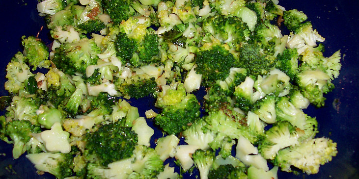 Brokolici orestovat na cibulce