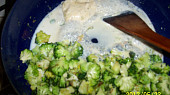 Brokolice v sýrové omáčce, K brokolici přidat sýr a mléko nebo smetanu