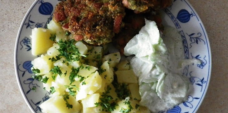 Brokolicové karbanátky se salámem a sýrem