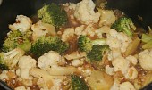 Brokolicovo-květákové pyré (v bujónu zeleninu povaříme cca 10 min.)