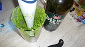Česnekové pesto