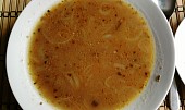 Cibulová polévka s bagetou